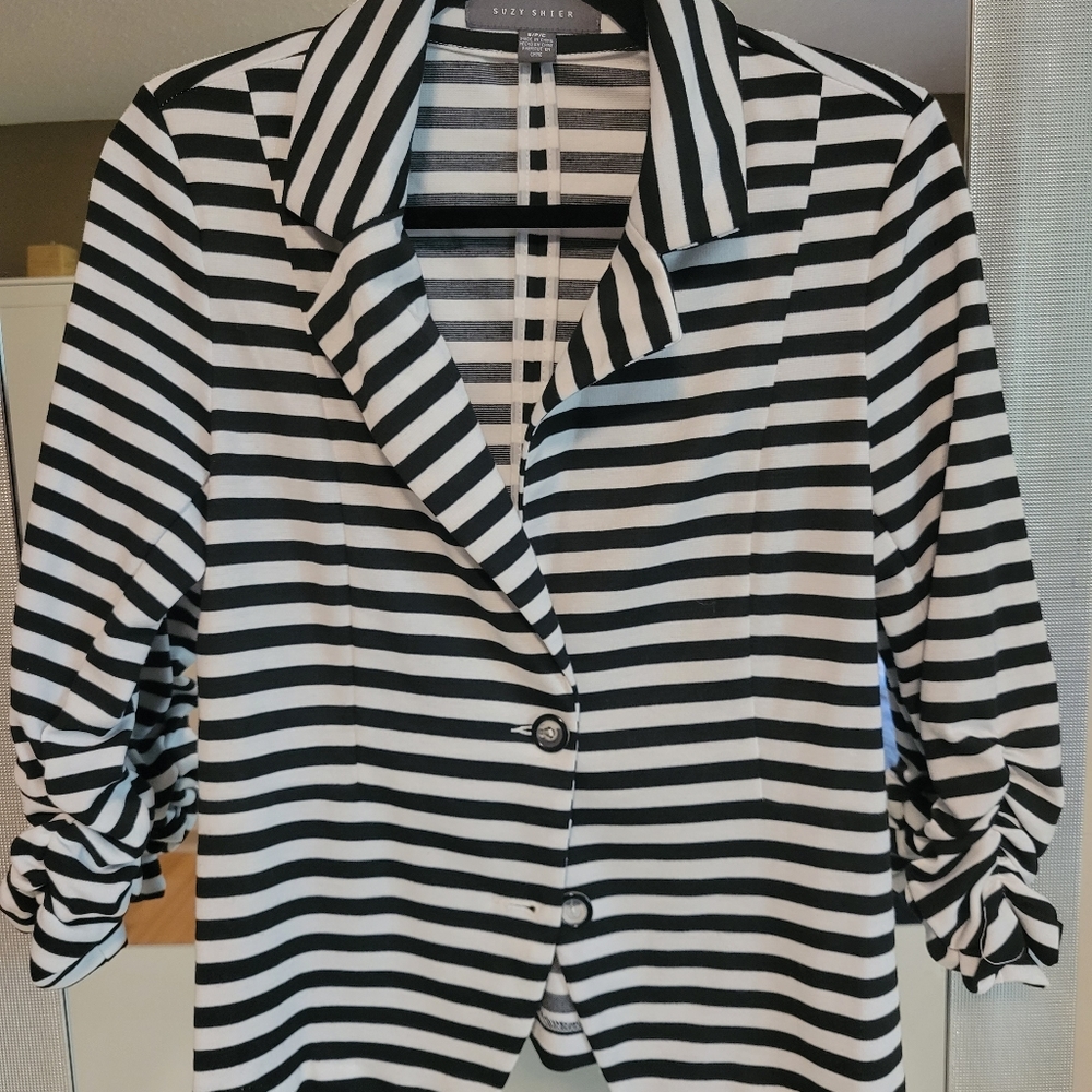 Suzy Shier Striped Crop Blazer